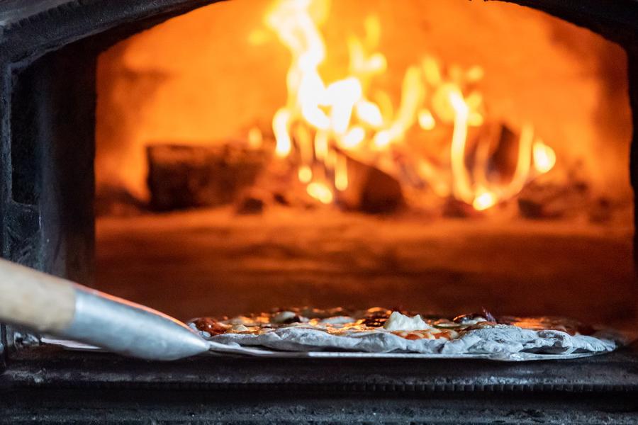 Wood-fired pizza, served at the Cardiff Arms