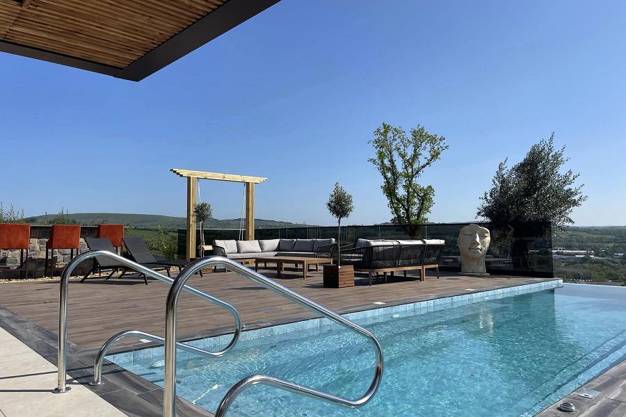 Infinity pool at Forest Lodge