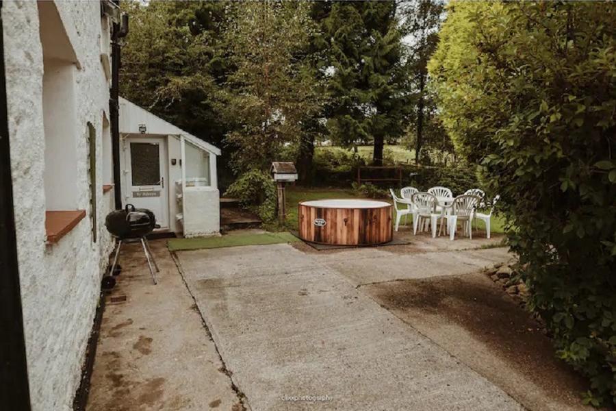 Garden and hot tub at Ty Aderyn