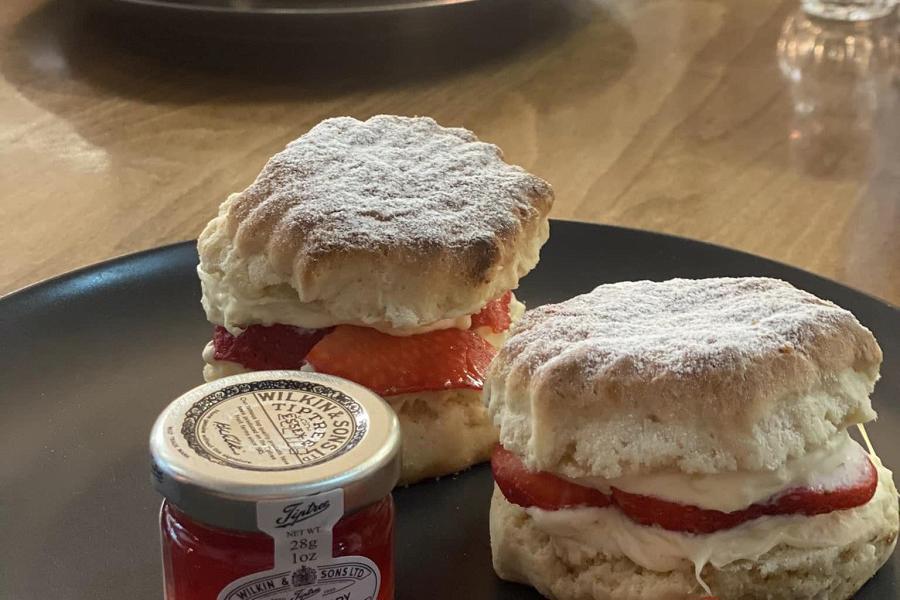 Scones at Caffi Cwtsh